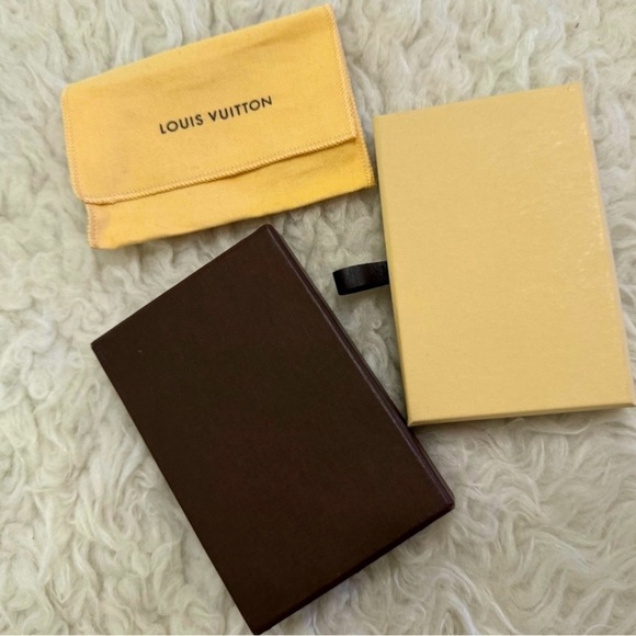 159 Louis Vuitton Vernis Card Case with dustbag and box - Picture 13 of 15